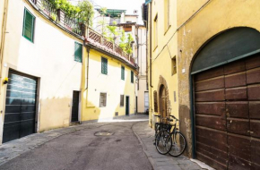 CozyBricks in Lucca - Apartments in Lucca Historical Center - Air Cond & WiFi -, Lucca